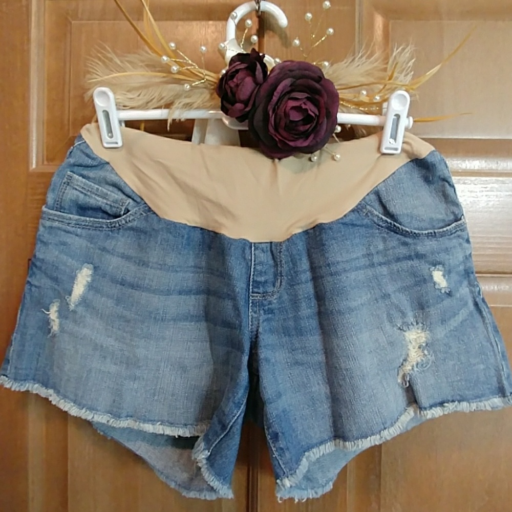 Maternity distressed shorts S by motherhood